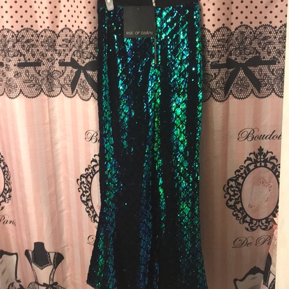 Rise of down mermaid skirt - Picture 2 of 4